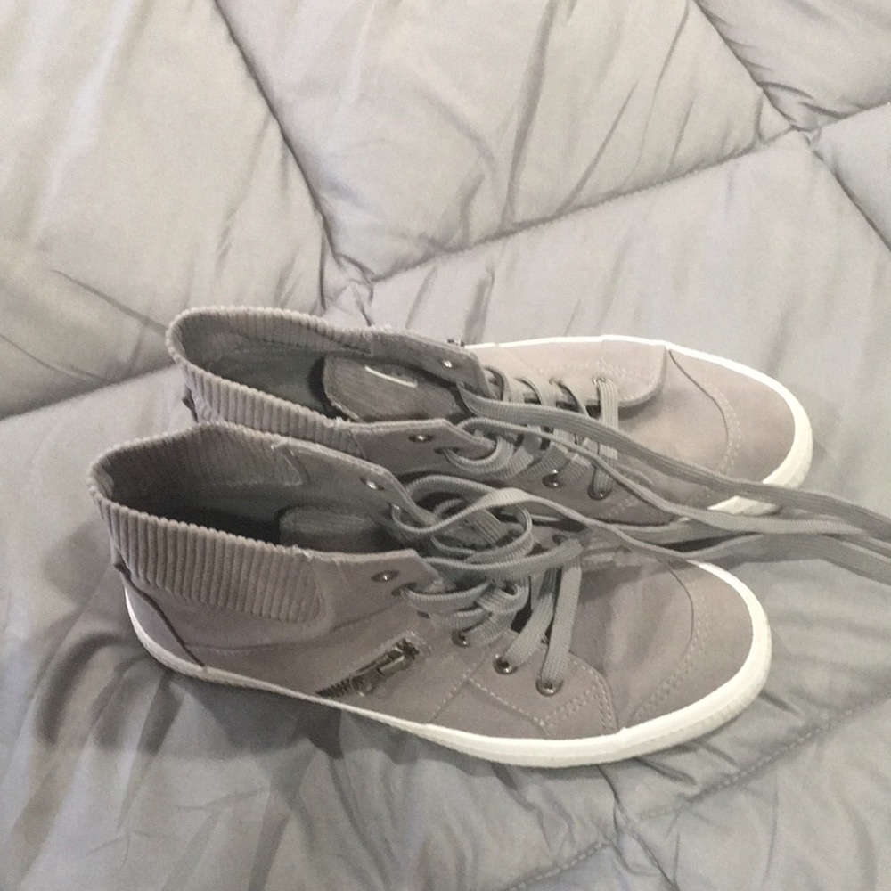 👟👟Roebuck&Company women’s hightop sneakers